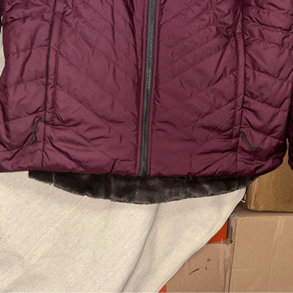 The North Face Women’s Burgundy Quilted Reversible Jacket - NWOT - Picture 7 of 7